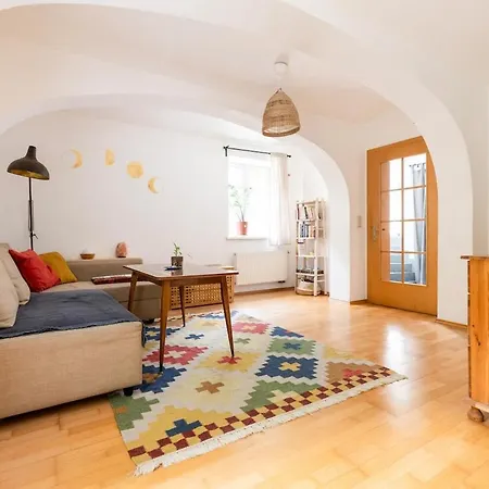Central, Calm Oasis With Private Parking Apartament *