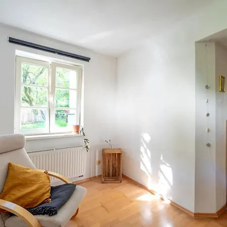Apartment Central, Calm Oasis With Private Parking *