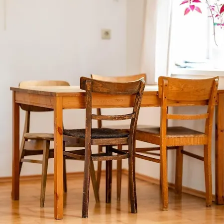 Central, Calm Oasis With Private Parking Apartament Graz