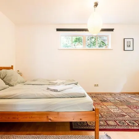 Central, Calm Oasis With Private Parking Graz