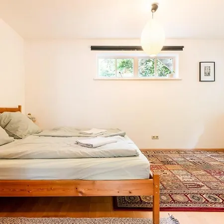 Central, Calm Oasis With Private Parking Graz