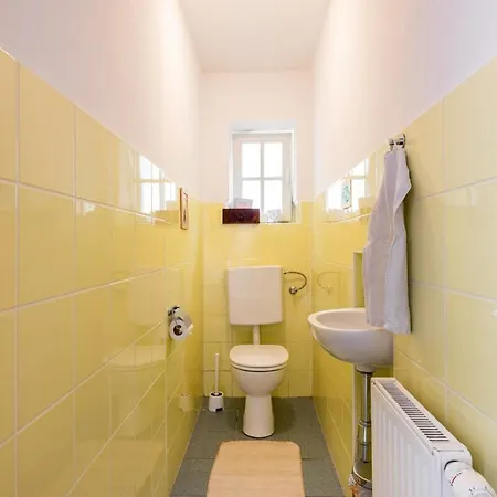 Central, Calm Oasis With Private Parking * Graz