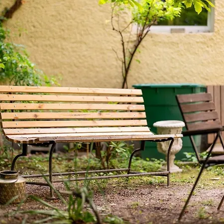 Central, Calm Oasis With Private Parking Apartment *