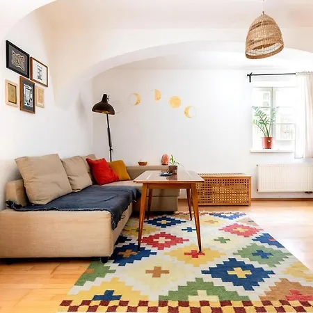 Apartment Central, Calm Oasis With Private Parking *
