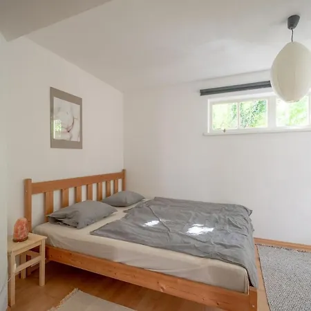 Apartment Central, Calm Oasis With Private Parking