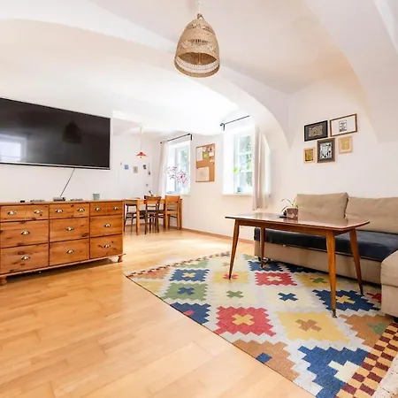 Apartment Central, Calm Oasis With Private Parking