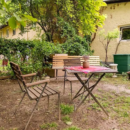 Central, Calm Oasis With Private Parking Apartment *