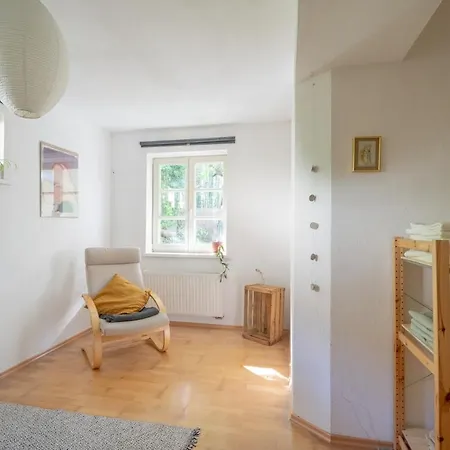 Apartment Central, Calm Oasis With Private Parking *