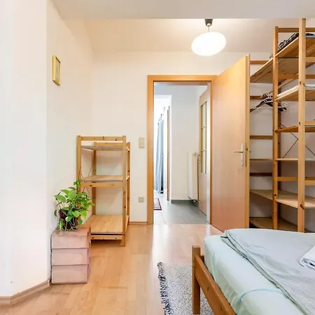 Apartment Central, Calm Oasis With Private Parking *